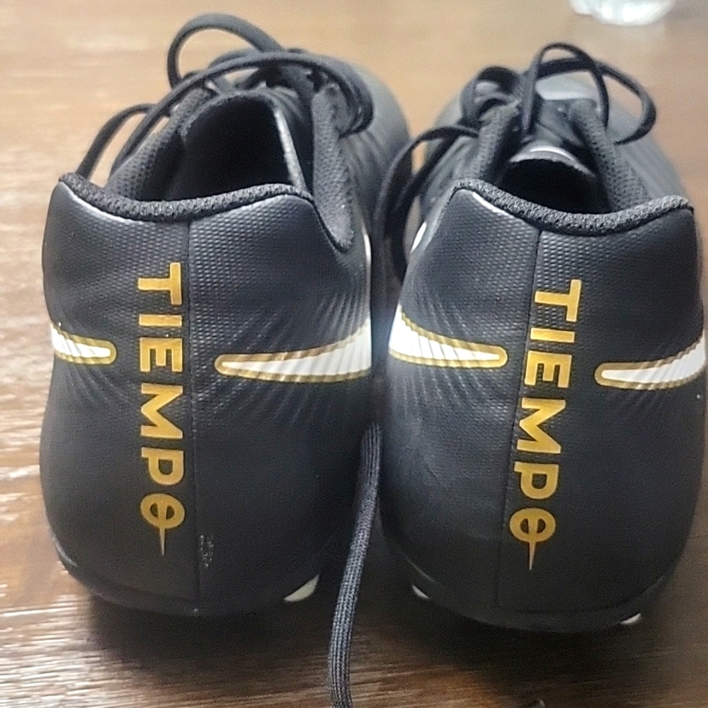 Nike Tiempo mens soccer cleats